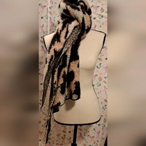 NWT Y2K Fadivo Pink & Black Leopard Fuzzy Reverse Asymetric Casual Winter Scarf